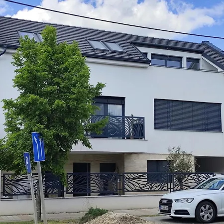 Aura * Sárvár